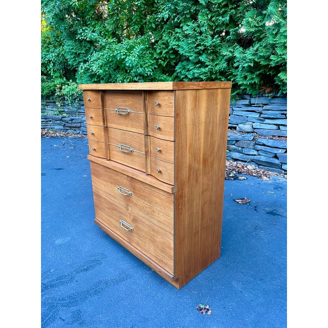 Mid-Century Modern Mid-Century Modern Highboy Dresser – Excellent Condition For Sale - Image 3 of 11