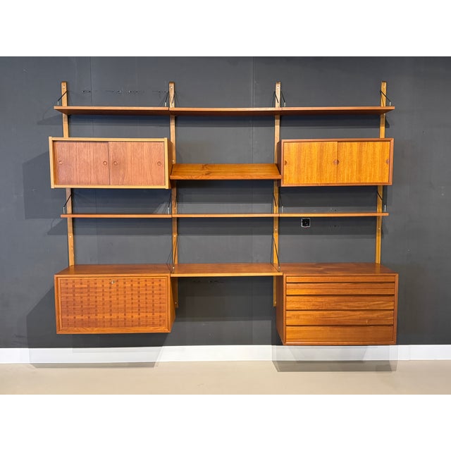 A beautiful and comprehensive vintage modular wall system, designed by Poul Cadovius as part of the iconic Royal System...