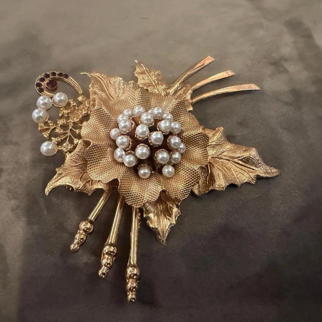 Gold 2000s Vintage Luxury Costume Jewelry Gilted Metal Italian Brooch For Sale - Image 8 of 10