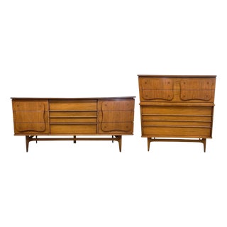Vintage Bassett Monterey Mid-Century Modern Walnut 5-Drawer and 9-Drawer Dresser Set With Rosewood ‘X’ Inlays by Leo Jiranek Circa 1963 For Sale