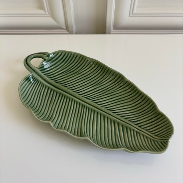 Hollywood Regency Vintage Coastal Bordallo Pinheiro Green Banana Leaf Platter For Sale - Image 3 of 7