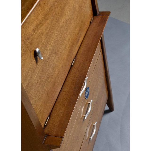 Brown 1950s John Van Koert Drexel Profile K12 Gentlemen’s Chest Dresser With Tag For Sale - Image 8 of 12