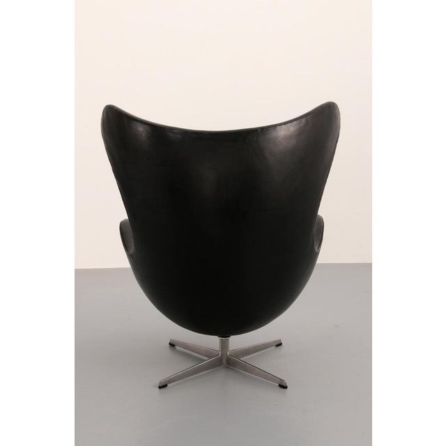 1960s Egg Chair in Black Leather by Arne Jacobsen, 1960s For Sale - Image 5 of 14
