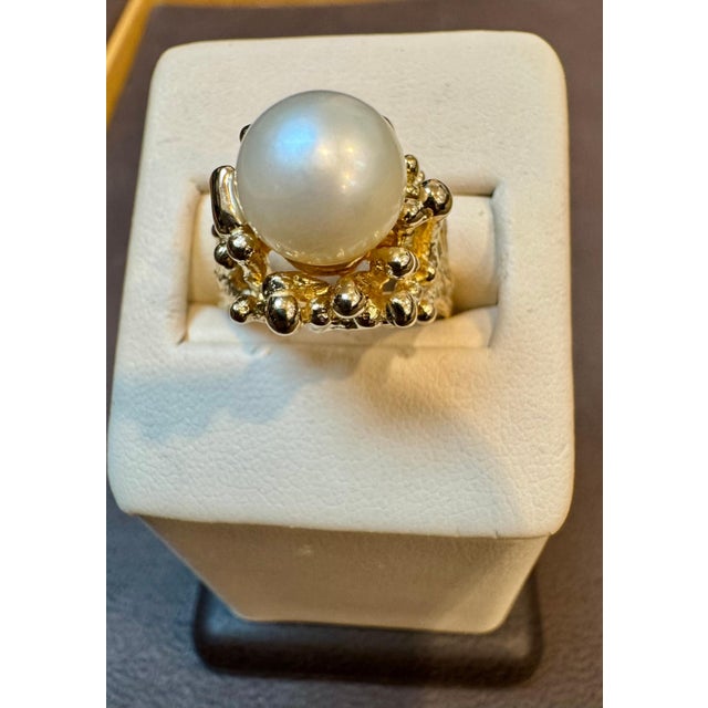 9.5 MM Round Akoya Pearl Ring in 14 Karat Yellow Gold , Size 5.75 For Sale - Image 4 of 18