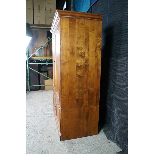 Late 20th Century Ethan Allen Country Crossing Maple Tv Media Entertainment Cabinet 17-9700 For Sale - Image 14 of 18