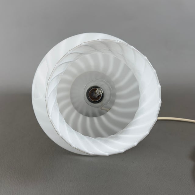 1970s Vintage Space Age Mushroom Swirl Table Lamp in Murano Opal Glass, 1970s For Sale - Image 5 of 11