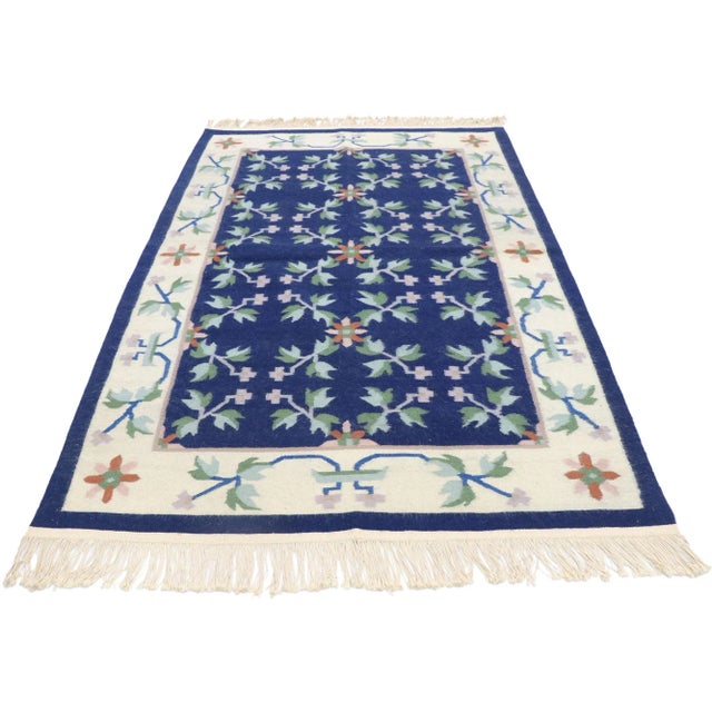 English Vintage Floral Kilim Rug, 04'03 X 06'03 For Sale - Image 3 of 9