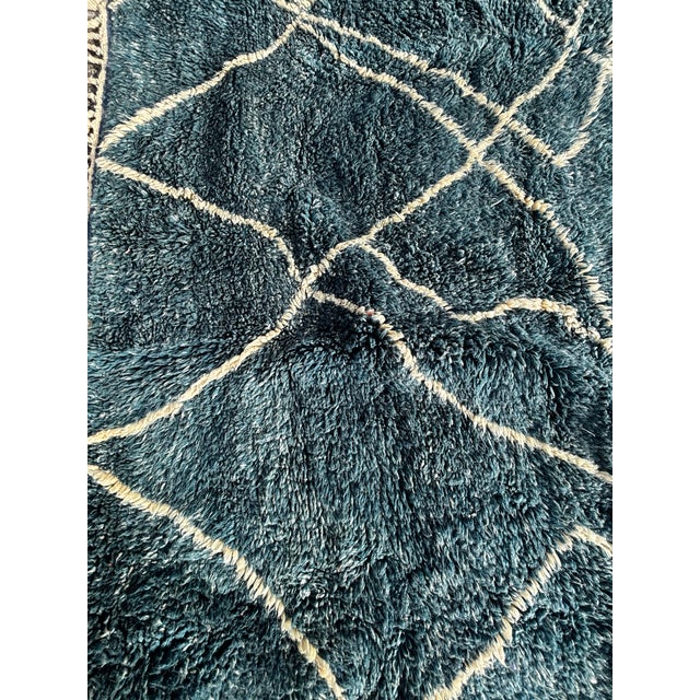 Textile Luxury Moroccan Beni Mrirt Rug – Handwoven Atlas Wool Berber Carpet With Abstract Geometric Design For Sale - Image 7 of 10