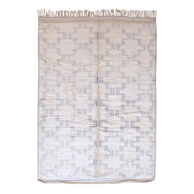 White Moroccan Mrirt Rug - 10 X 6.8 Ft For Sale