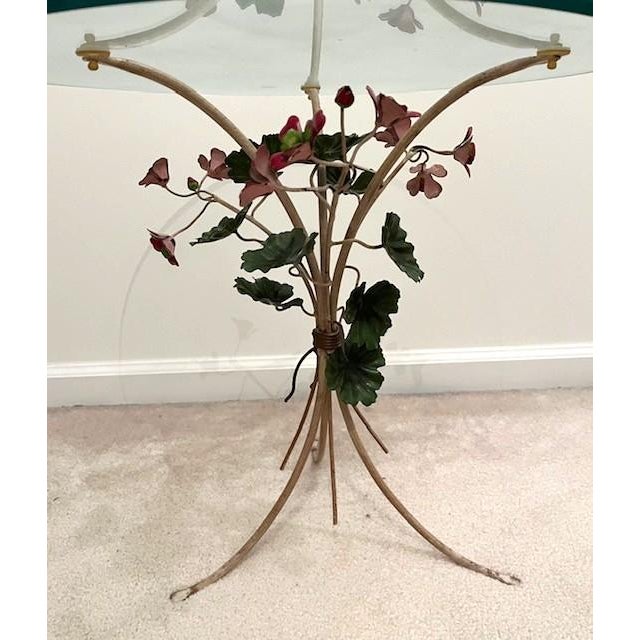 Italian Mid Twentieth Century Italian Tole Glass Top Red and Green Geraniums Side Table For Sale - Image 3 of 5