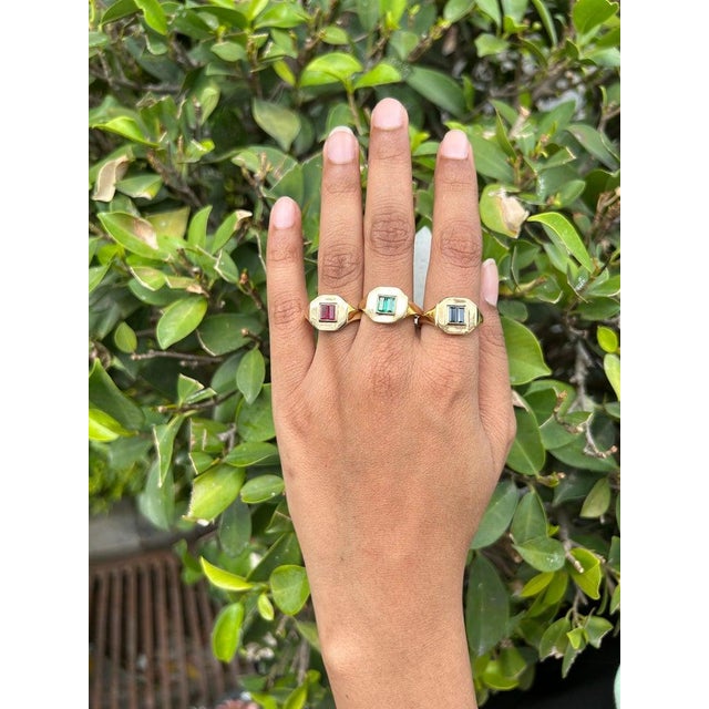 Modern Enticing Emerald 14k Solid Gold Signet Ring Size 7 For Sale - Image 3 of 11