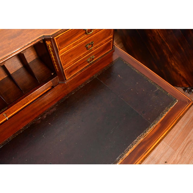 Wood 1900s Antique Federal Style Inlaid Mahogany Writing Desk With Leather Top & Gallery Birmingham Desk For Sale - Image 7 of 18