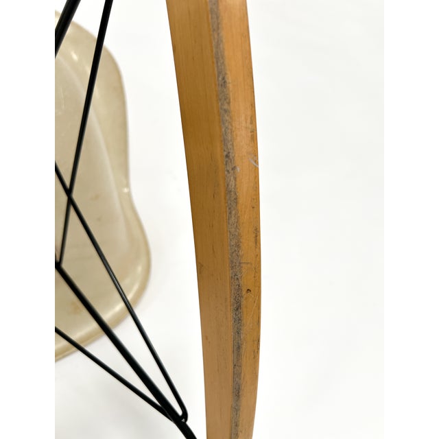 1960s Rocking Chair by Charles & Ray Eames for Herman Miller – Parchment Fiberglass For Sale - Image 13 of 15