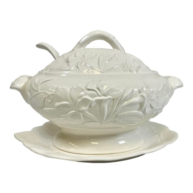 Mid-Century Hollywood Regency Coastal Cream Ware Iris Motif Ironstone Soup Tureen - 3 Piece.Set For Sale