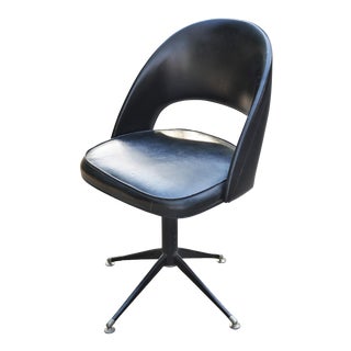 Mid-Century Eero Saarinen for Knoll Style Swivel Executive Chair For Sale
