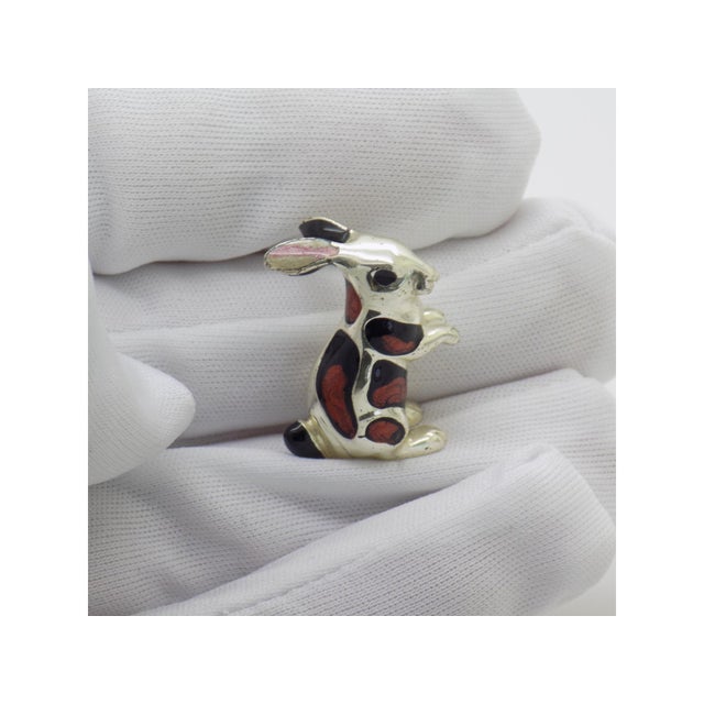 This vintage silver animal sculpture depicts a bunny / rabbit miniature, crafted as a desktop accent, vitrine display...