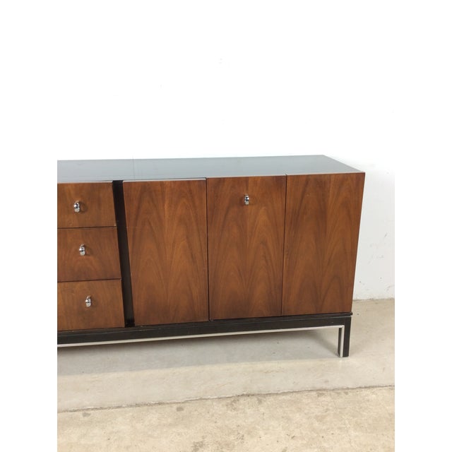 American of Martinsville Mid Century Modern Lowboy Dresser With Chrome Accents by American of Martinsville For Sale - Image 4 of 18