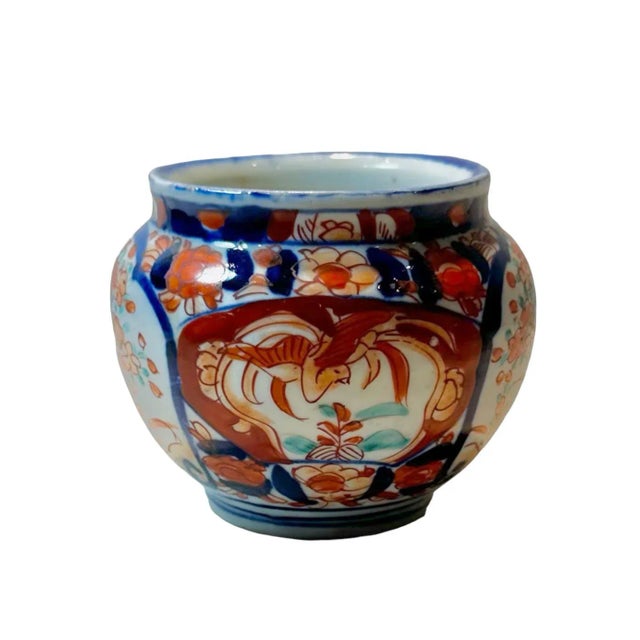 Antique Japanese Imari jardiniere for flowers. Circa 1890s.