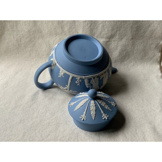 Blue 1950s Wedgwood Jasperware Teapot in Classical Blue With White Neoclassical Relief For Sale - Image 8 of 18