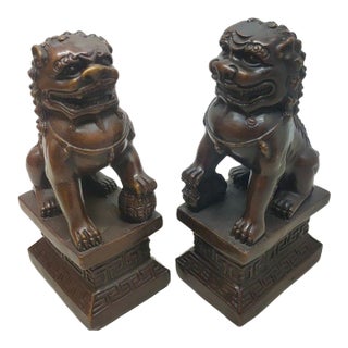 Pair of Vintage Bronze Foo Dogs – Guardian Lion Statues With Ball & Cub For Sale