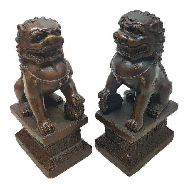 Pair of Vintage Bronze Foo Dogs – Guardian Lion Statues With Ball & Cub For Sale