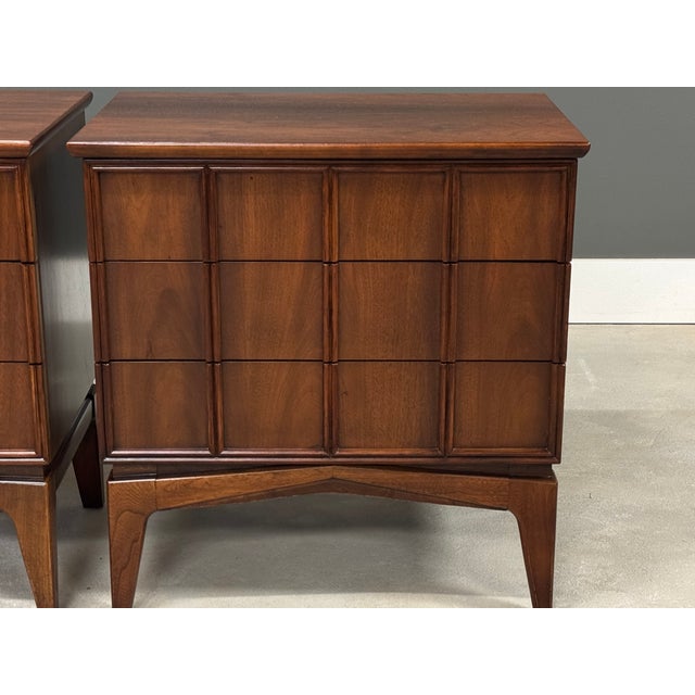 1960s Refinished Walnut Nightstands by Kent Coffey Parkway - A Pair For Sale In Boston - Image 6 of 9
