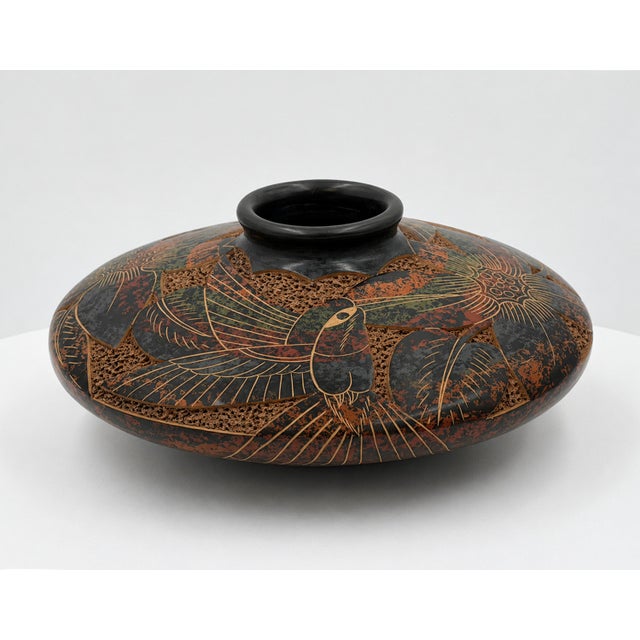 Contemporary Nicaraguan Carved Hummingbird Studio Art Pottery Vessel by Jose Guerrero For Sale - Image 3 of 16
