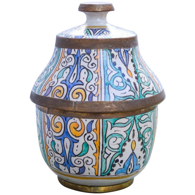 Moroccan Moroccan Ceramic Lidded Bowl With Arabesque For Sale - Image 3 of 12