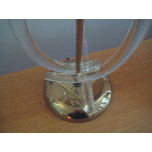 Mid 20th Century Dorothy Thorpe Mid Century Lucite Helix Table Lamps - A Pair For Sale - Image 5 of 9