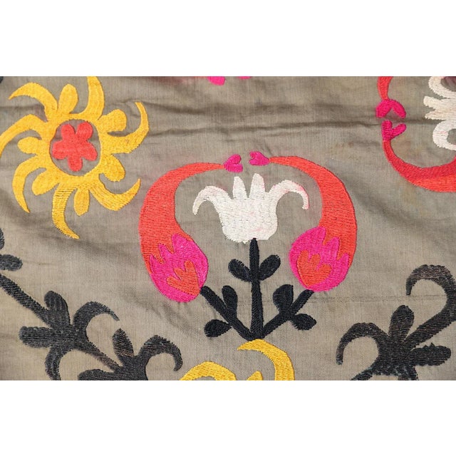 1960s 1960s Vintage Suzani Textile | Suzani Embroidery | Green Suzani Wall Hanging For Sale - Image 5 of 7