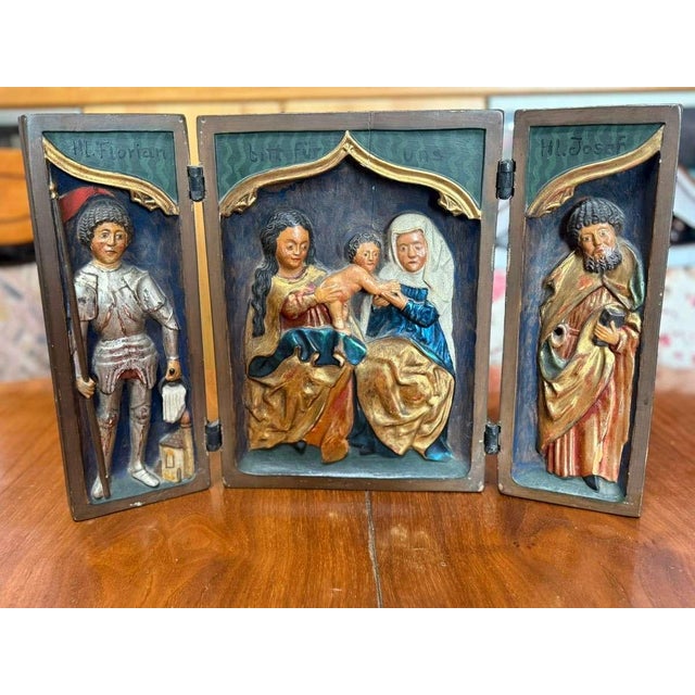 Late Gothic Polychromed Wooden Triptych Relief – Madonna and Child With Saints, 15th–16th Century. For Sale - Image 9 of 16