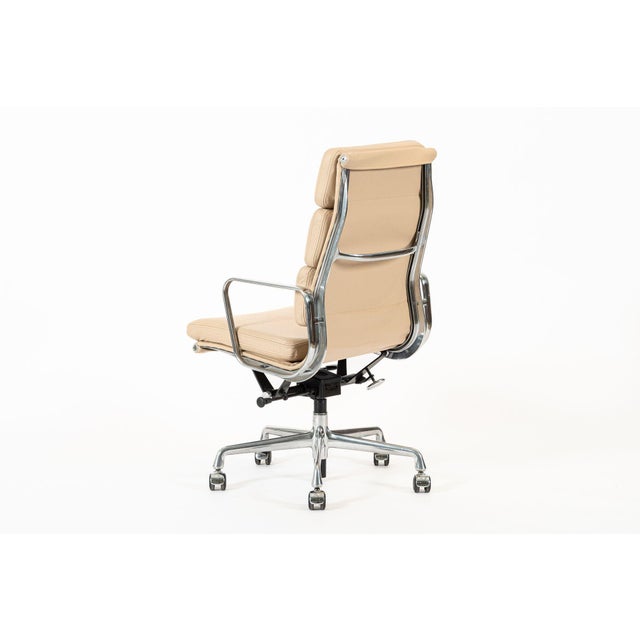 Eames Herman Miller Tall Cream Leather Office Chair Aluminum Group For Sale - Image 12 of 12