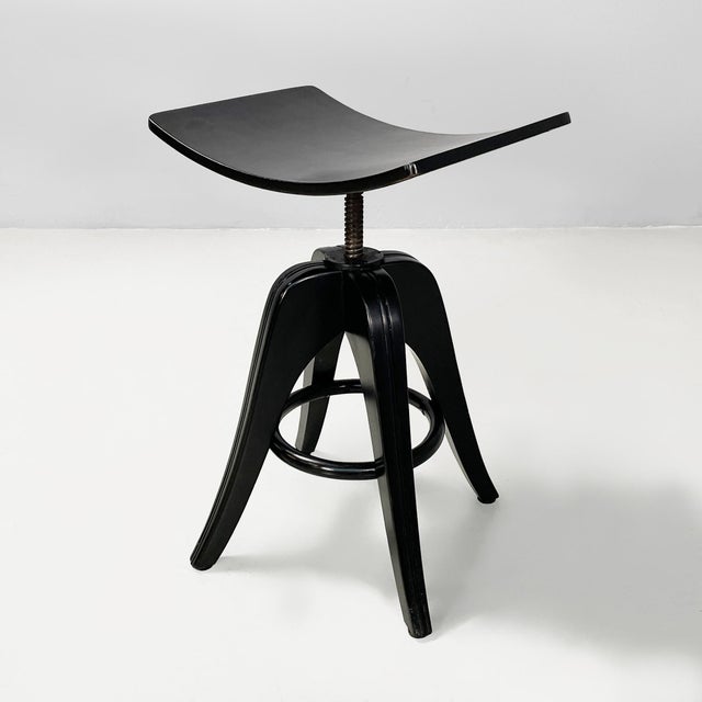 Italian Art Deco black wooden stool, early 1900s Table stool in black painted wood. The curved seat can be raised or...