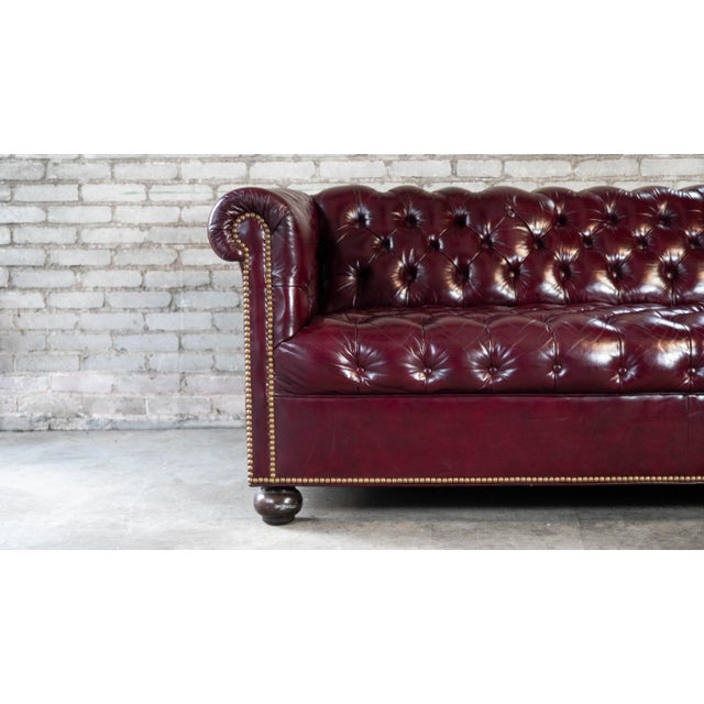 Hancock & Moore Late 20th Century English Traditional Chesterfield Tufted Oxblood Leather Sofa For Sale - Image 4 of 18