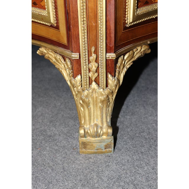 Fine Quality Bronze Mounted Inlaid Marble Top Commode Manner Jean Henri Riesner For Sale - Image 13 of 17