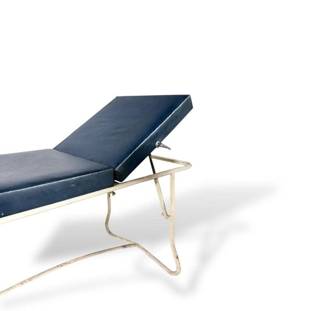 Metal Mid-Century Modern Streamline Adjustable Chaise Lounge in Blue Vinyl and Chrome For Sale - Image 7 of 9