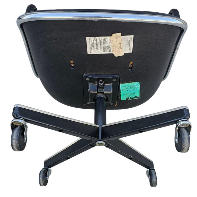 MCM to Modern Executive Armchair by Charles Pollock for Knoll Black Leather & 4 Prong Swivel Base For Sale - Image 16 of 18