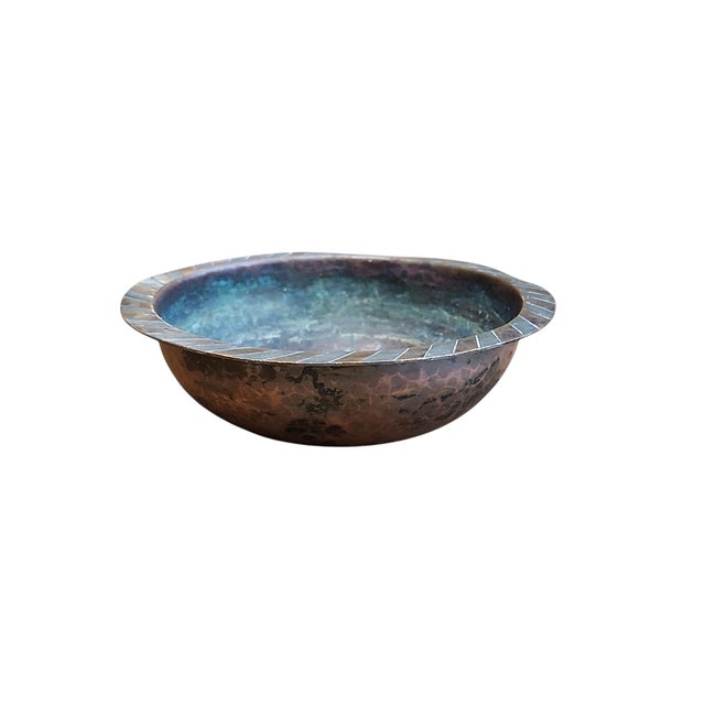 Beautiful rare hammered copper bowl by Hugh Wallis (1871-1943) Altrincham, Cheshire, England coppersmith, active during...