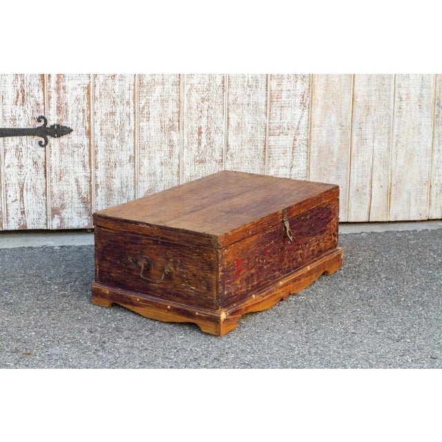 19th Century Indo-Portuguese Goa Painted Trunk For Sale In Los Angeles - Image 6 of 9