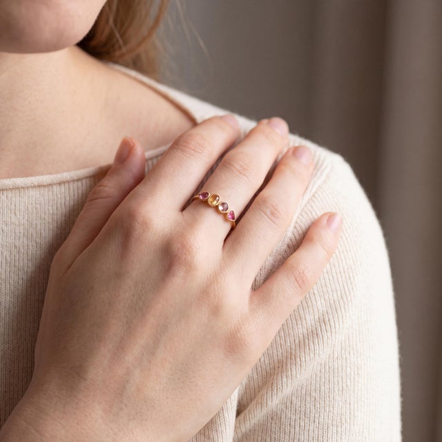 21st-Century 18 Karat Yellow Gold Perle De Lune Color Nova Ring, Size 7 For Sale - Image 4 of 4