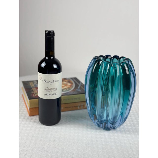Spectacular Alfredo Barbini Murano glass vase, featuring the combination of Sommerso technique and ribbed (costolature)...