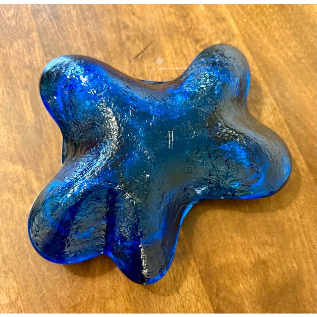 Blenko Mid 20th Century Blenko Persian Blue #966 Winslow Anderson Freeform Ashtray/Trinket Dish For Sale - Image 4 of 11