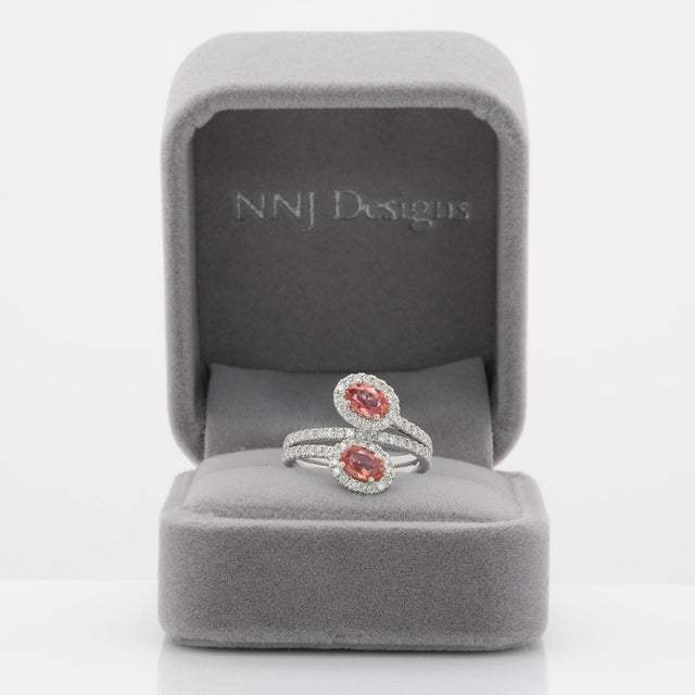 Modern 1.1Ct Padparadscha Sapphire Toi Et Moi Ring With Natural Diamonds Halo: 14k Gold, Size 6.75 For Sale - Image 3 of 8