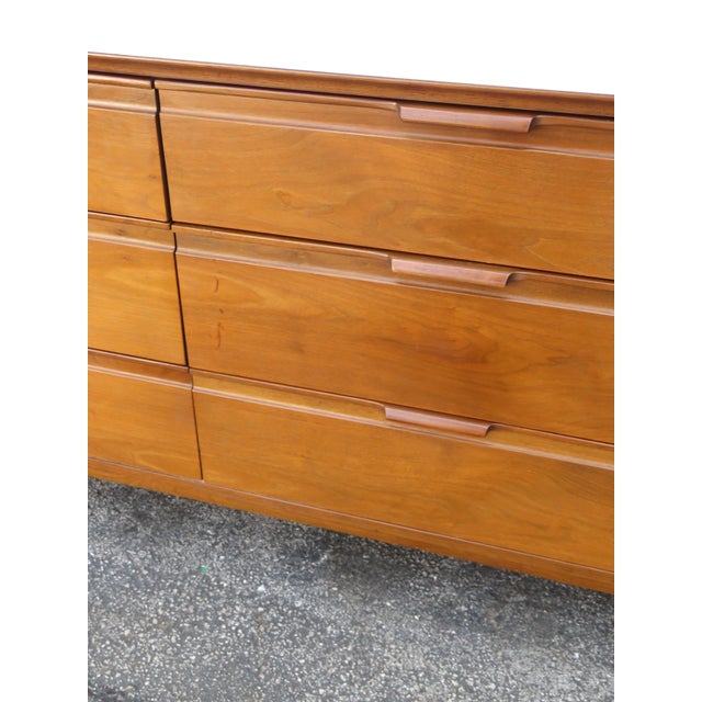 American of Martinsville Mid Century Long Dresser Sideboard Bathroom Vanity 6297 For Sale - Image 15 of 18