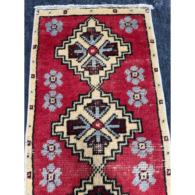 Turkish Yastik Rug 1'5" x 2'10" For Sale - Image 4 of 5