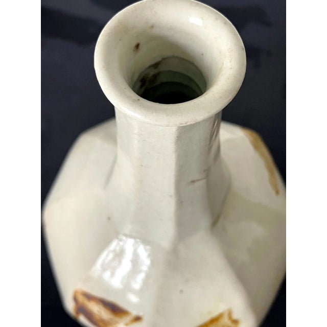 Mid 19th Century Korean Joseon Dynasty Ceramic Faceted Wine Bottle For Sale In Atlanta - Image 6 of 13
