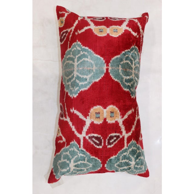 Pair of Red Ikats Pillows rug no. i141 For Sale - Image 4 of 6