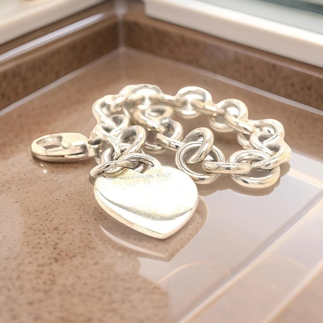 Authentic Tiffany & Co Estate Heart Charm Bracelet 7.5" Sterling Silver 35.7g TIF756 This elegant Authentic Tiffany & Co...