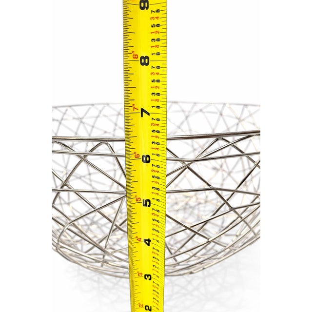 1960s Large Chrome Vintage Mid Century Modern 1960s Atomic Wire Fruit Bowl – Mid Century Modern Sculptural Basket For Sale - Image 5 of 6