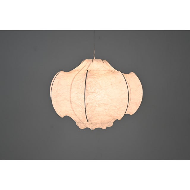 Suspension in metal and resin stamped Flos. Model: Viscontea. Maximum height with cable: 300 cm. Wear due to time and the...